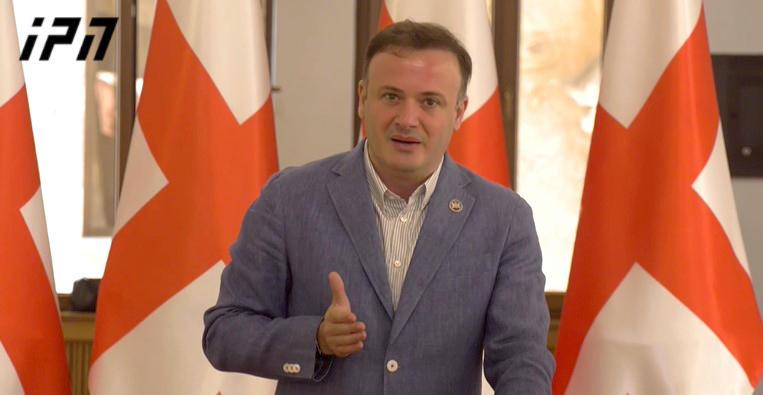 伊拉克利·扎尔库阿：他们来到了党办公室，在咒骂，最后发生了什么就发生了——这是无祖国的人的挑衅。你在哪里见过女人？她们不是女人；欧盟大使在哪里？为什么你不谴责它？如果我们做了相反的事呢？