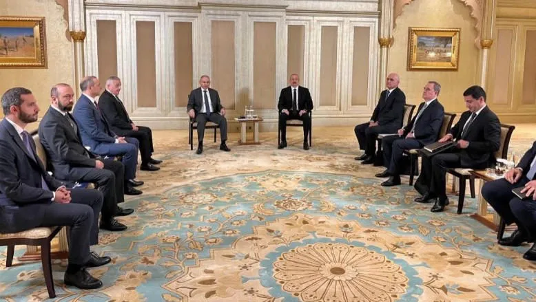 В Абу-Даби проходит встреча Ильхама Алиева и Никола Пашиняна