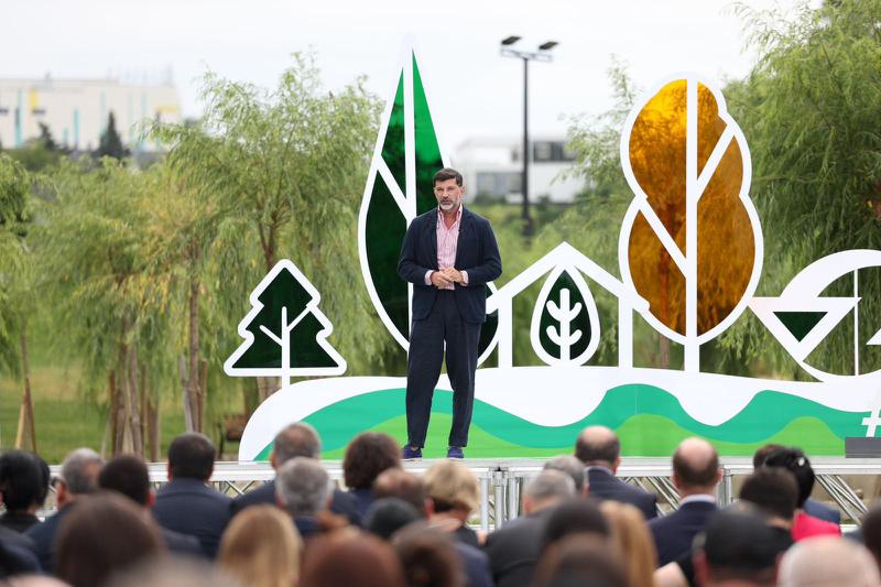 Kakha Kaladze: 我很自豪，通过我们实施的项目，我们在城市中创建了多个吸引力中心——人们各个年龄段都在享受广场和公园。