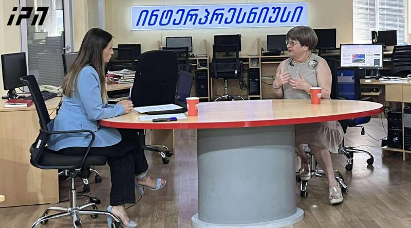 莱拉·杰杰拉瓦：似乎只有萨洛梅·祖拉比奇维利仍然坚守在抵抗的平台上——但她如何才能恢复抵抗？我们需要达到《宪章》，但我们如何到达那里？——要么她提出一个具体的计划，要么这种战略上的混乱正在损害抗议情绪。