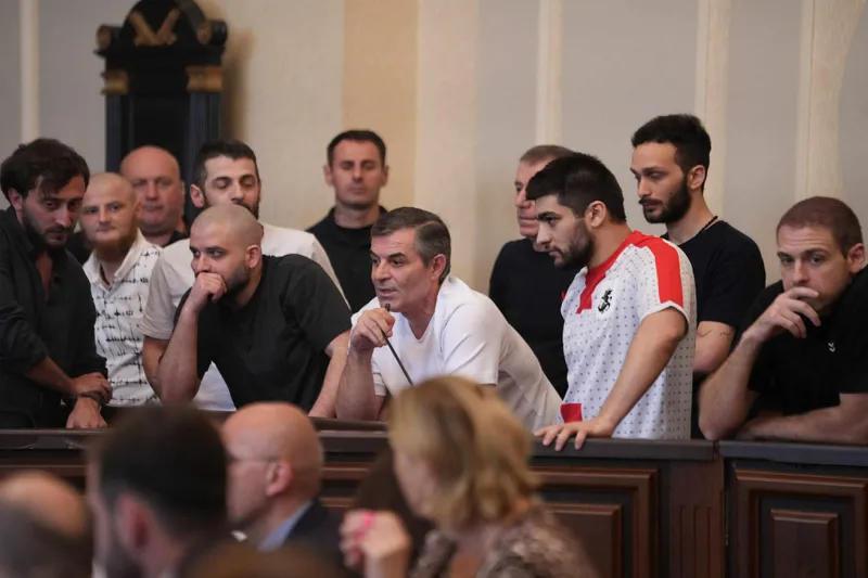 在抗议集会上，被拘留的Jano Archaia对检察官说：“你没有带来任何一个受害者来指认我们。你不喜欢我的笑声，还是为什么我们已经被关押八个月了？”