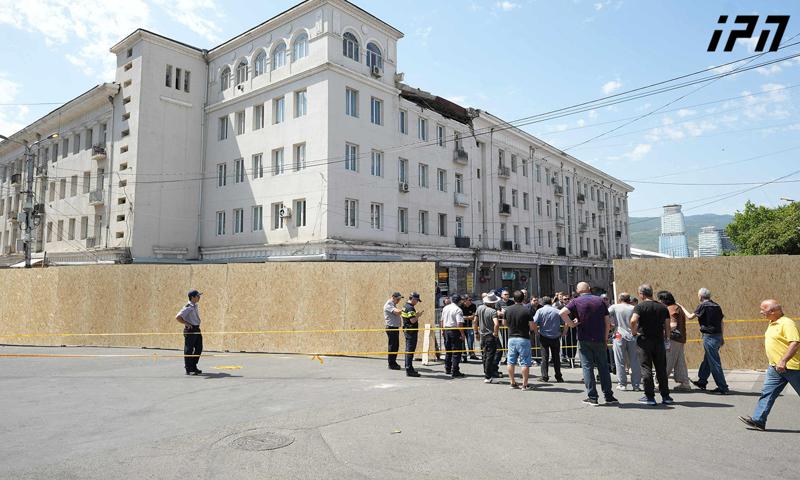 车站广场附近住宅楼部分坍塌现场的调查行动已完成 - 102人已疏散