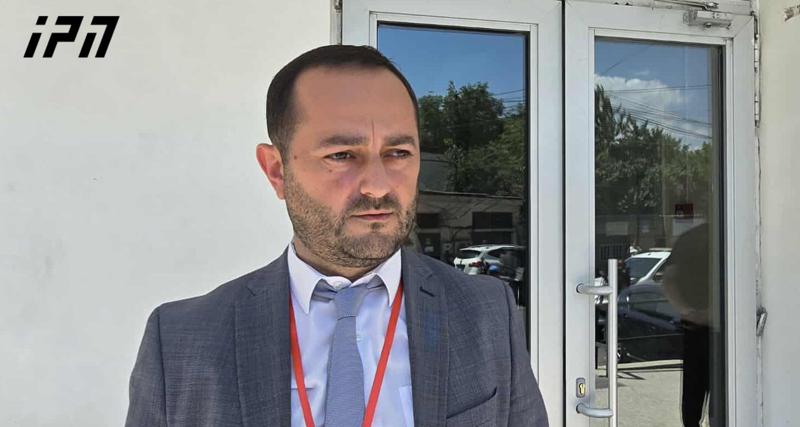 为5名被指控在戈里袭击警察的人下令预审拘留——据检察官称，其中一名被告试图用斧头杀死一名执法人员。