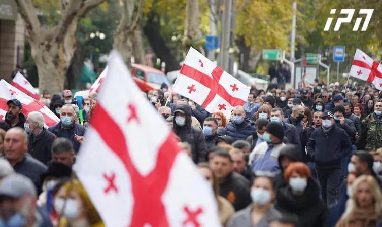 以“抵制地方‘选举’”为口号，今天晚上7:00，将有一场抗议游行从第比利斯州立大学的第一座大楼到议会举行。