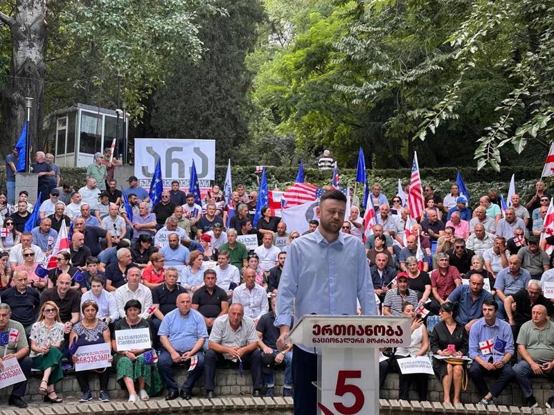 科布列蒂市议会议员：统一民族运动不打算参加俄罗斯的10月4日的特别行动，并继续为2003年的理想而奋斗，这些理想基于欧洲价值观。