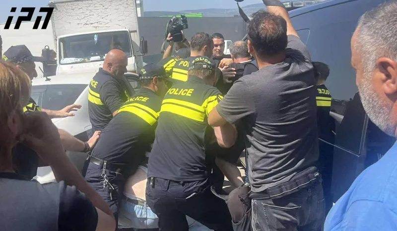 На улице Твалчрелидзе в Тбилиси, где проходит процесс выселения, предположительно, задержаны 3 лица