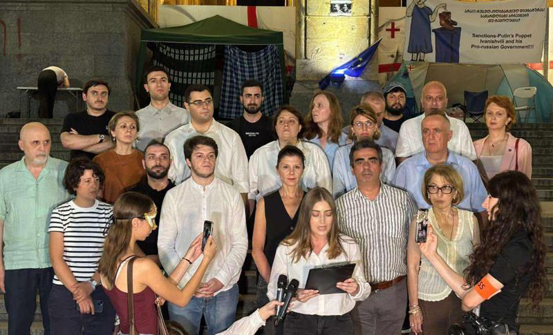 八个反对党派正在号召公民在名为“加强抵抗”的特别平台上注册。