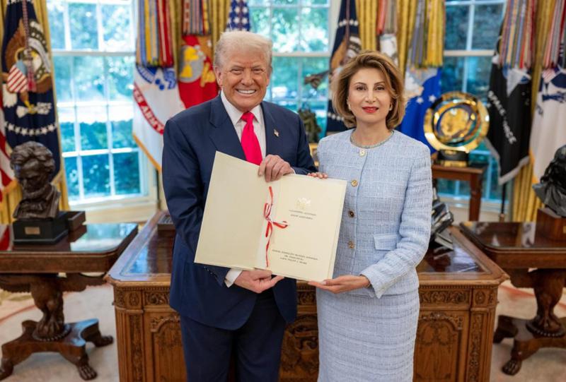 Tamar Taliashvili presented her credentials to Donald Trump at the White House
