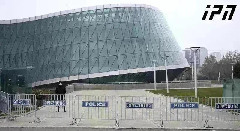 内务部逮捕了两名对三名波兰公民造成各种伤害的个人。