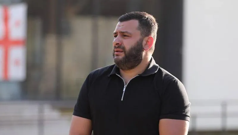 State Security Service arrests Lasha Tsanava, a member of National Movement’s Political Council, on charges of fraudulently obtaining money from a foreign citizen in exchange for securing a residence permit in Georgia.