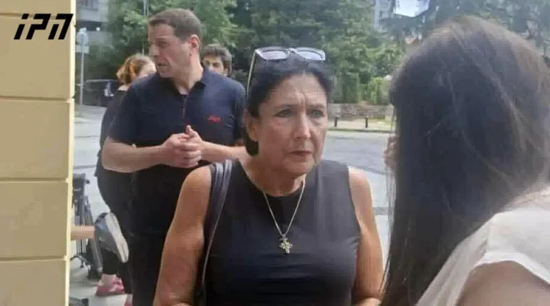 Salome Zurabishvili arrived at Batumi City Court to attend the trial of Mzia Amaglobeili