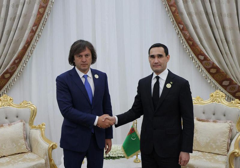 总理伊拉克利·科巴希泽会见了土库曼斯坦总统塞尔达尔·别尔德穆哈梅多夫。