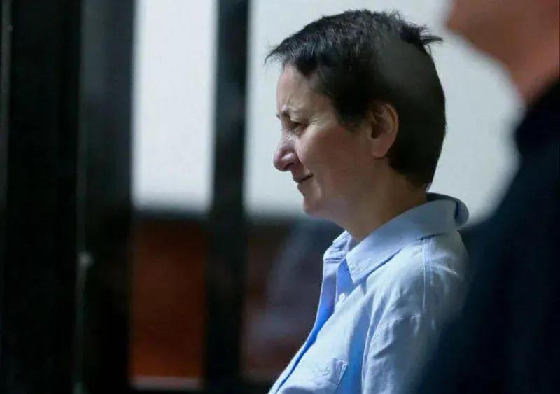 法院中止审议Mzia Amaglobeli针对Irakli Kobakhidze的诉讼。