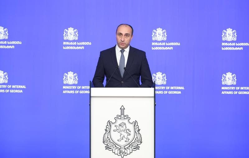 内政部长：我们已经逮捕了43人，他们被指控贩卖毒品、准备贩卖、企图贩卖，以及进口、购买和储存大量毒品。