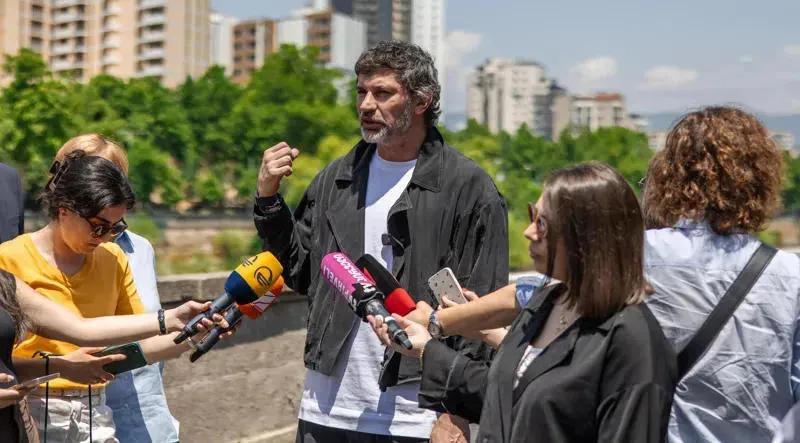 Kakha Kaladze 关于 Giorgi Bachiashvili：他正在利用当前局势，并试图将犯罪塑造成政治动机的；至于他的转移，它是从一个外国国家发生的；没有绑架，所以应该启动什么调查？