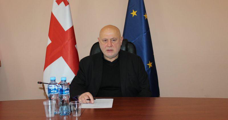 戈里市议会议长：进行采访的那个人原来是萨卡什维利的“律师”；如果我的队友支持我，我会起诉他；一个无赖——我不知道他是否真的代表《纽约时报》；我怀疑，他一定是被派进来的