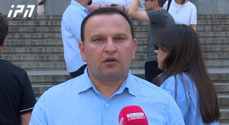 帕塔·曼加拉泽：在10月4日的前夕，我们看到“梦想者”们为了一把椅子和掠夺的财产而像野兽一样互相撕咬——他们相信结局即将来临，所以不要听那些说人们不能改变和获胜的人。