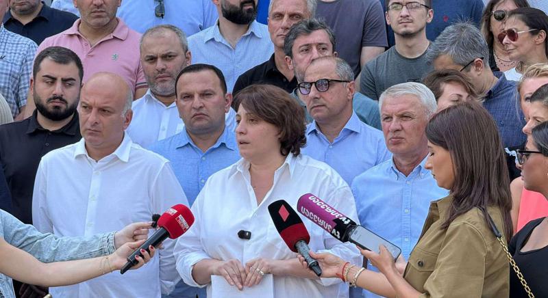 8个反对党派宣布将于9月13日举行集会。