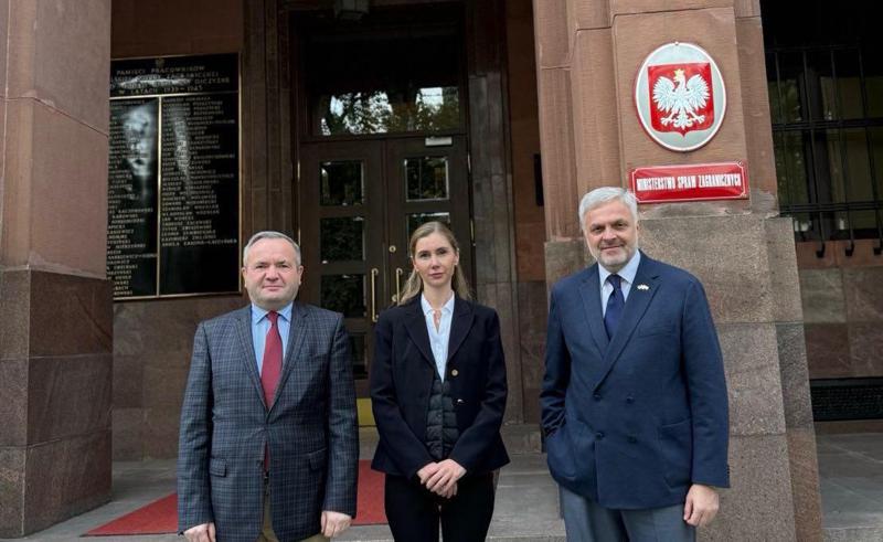 蒂娜·博库查瓦在与拉多斯瓦夫·西科尔斯基会面后：欧盟找到一个机制至关重要，这个机制中公民不被制裁，但伊万尼什维利和他的政权被制裁。