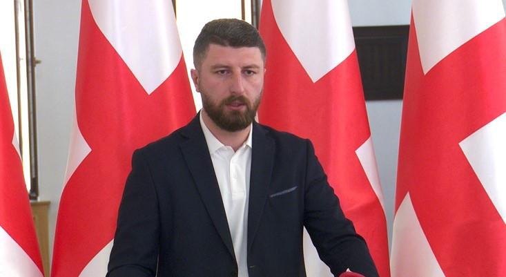 阿奇尔·戈杜拉泽关于反对派：当他们想看不起其他政党时，结果只有四个，而当他们想显得众多时，他们就会增加成8个或13个——不要让祖拉·吉尔奇和他的政党或“联邦主义者”溜走。