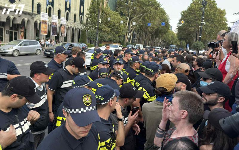 在鲁斯塔维利大道集会上被拘留的人数增加到23。