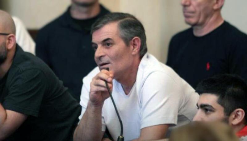 雅诺·阿尔卡亚：我叫雅诺·阿尔卡亚，是雷瓦兹的儿子，那个雷瓦兹曾与兹维亚德和梅拉布并肩作战；在14岁时，我在4月9日站在父亲身边——我已经59岁了，我没有错过任何事情，我在阿布哈兹战斗。