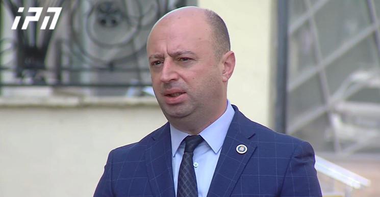 在所谓的破坏企图案件中，检察官拉沙·科特里卡泽表示，调查有问题要问塔姆塔·米克拉泽，她是非政府组织“社会正义中心”的主任，目前她正作为证人接受地方法官的讯问，此事涉及2024年举行的抗议活动。