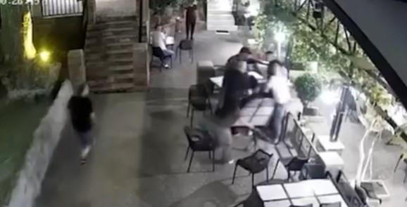 “Qvevri”所有者的律师Shalva Tibua怀疑用于攻击Lasha Baslandze的武器被调换了；那件“武器”被  “偶然”发现扔在桌子下面——Tibua说，“如果我做了这件事，我会被‘抓起来’送到西伯利亚三次以上”。