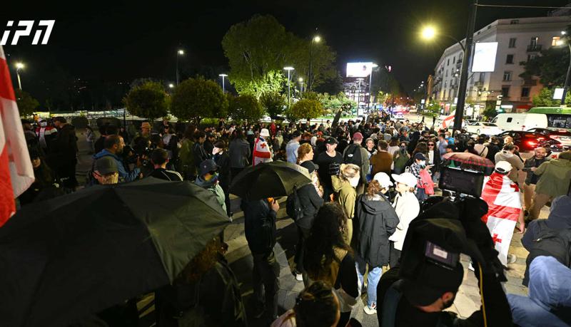 从“菲尔哈莫尼亚”向卡哈·卡拉泽的总部进行的抗议游行正在进行中。