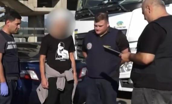 国家安全局：我们已经拘留了两名乌克兰公民 – 2.4 公斤的爆炸性物质‘黑索金’在他们的车里被发现 – 8部手机、一台电脑、大量现金、SIM 卡和‘可卡因’被没收。