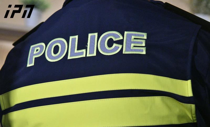 执法人员在全国各地在不同时间逮捕了15名个人，罪名是与毒品相关的犯罪。