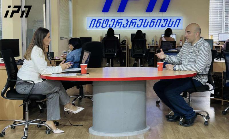 伊拉克利·帕夫列尼什维利：如果我们相信吉亚·胡哈什维利，比齐纳·伊万尼什维利将永远掌权；这个人带来了伊万尼什维利，并且他说的话有助于加强政权——10月4日是最受欢迎的日期。