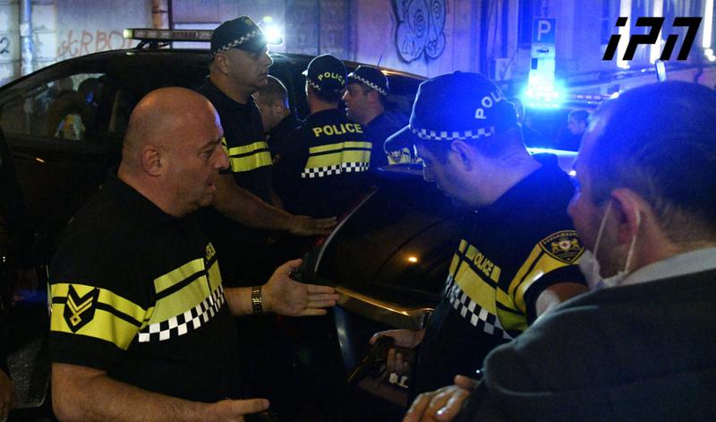 内务部确认释放了因向集会参与者展示武器而被拘留的未成年人——据该机构称，专家结论确定被扣押的物品不是火器。