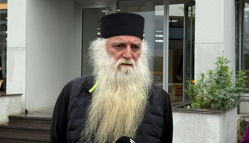 大牧首多罗特·库拉什维利在进入鲁斯塔维监狱之前：我不明白为什么10月4日变得危险；当民主不起作用时，列万·哈贝什维利所说的事情就会发生——和平抗议是允许的，没有人应该流血。