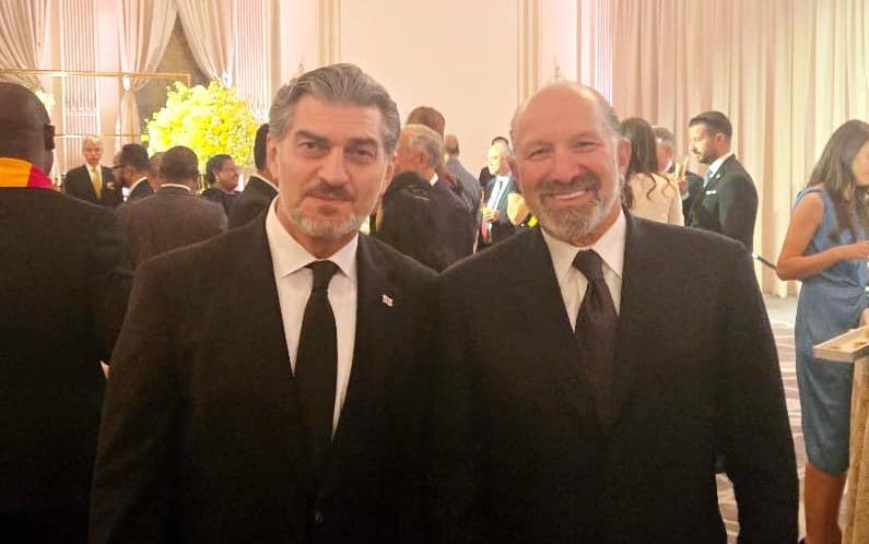 米克海尔·卡维拉什维利：我在唐纳德·特朗普主办的晚宴上会见了美国商务部长——交流是友好的，我传达了格鲁吉亚人民的信息，即当前政府对格鲁吉亚的沉默引发了疑问。