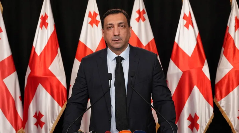 ლევან ბეჟაშვილი რეზო კიკნაძეს და მის თანაკლასელებს შეეზღუდათ ტელეფონით სარგებლობა ასევე, ჩემი გადაუმოწმებელი ინფორმაციით, ეს შეზღუდვა მეორე კორპუსში ყ...