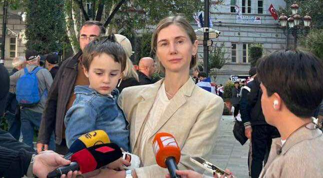 蒂娜·博库查瓦：非法政府正试图人为地强加某些限制——他们不允许组织者在某些地点搭建舞台，尽管我确信这绝不会阻碍人民的团结。