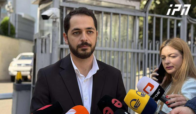 律师说Paata Burchuladze正在行使保持沉默的权利。