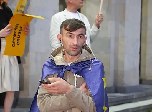 According to the lawyer of Vakho Pitskhelauri, one of the individuals detained in connection with the events in Tbilisi on October 4, excessive force, physical and verbal abuse, as well as threats, were used during his arrest