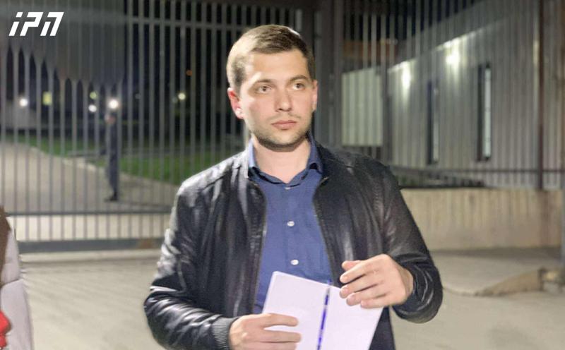 律师：我的当事人断然否认企图阻挡一个战略上重要物体的指控以及参与群体暴力的指控，并且他们愿意配合调查。