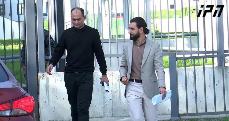 根据律师，公民活动家 Nana Sanderi 确认她参加了集会，但否认参与任何群体暴力。