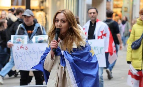 Nana Sander: 我爱我的国家，我没有什么可隐瞒的；16年后我从德国返回，因为我的国家处于困境中 — 我不害怕任何人，而且我不逃避责任。