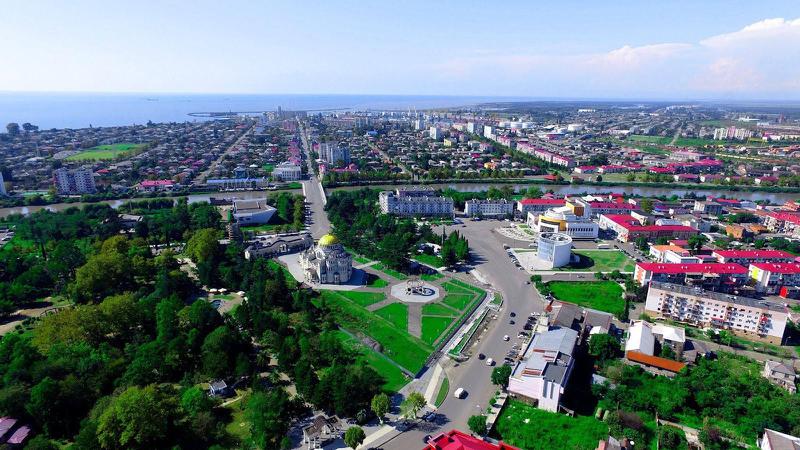 透明国际格鲁吉亚：从2021年12月到2025年5月，波季市议会的主席使用了17,037升燃料，价值48,007格里，这量燃料可以平均行驶212,500公里，相当于绕地球五圈。