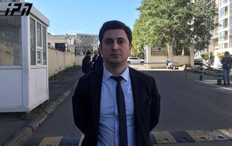 关于10月4日集会中被拘留的四名个人的案件的检察官：我们将审查医疗文件，以确定被告的健康状况是否适合在监狱设施中拘留，并据此做出决定。