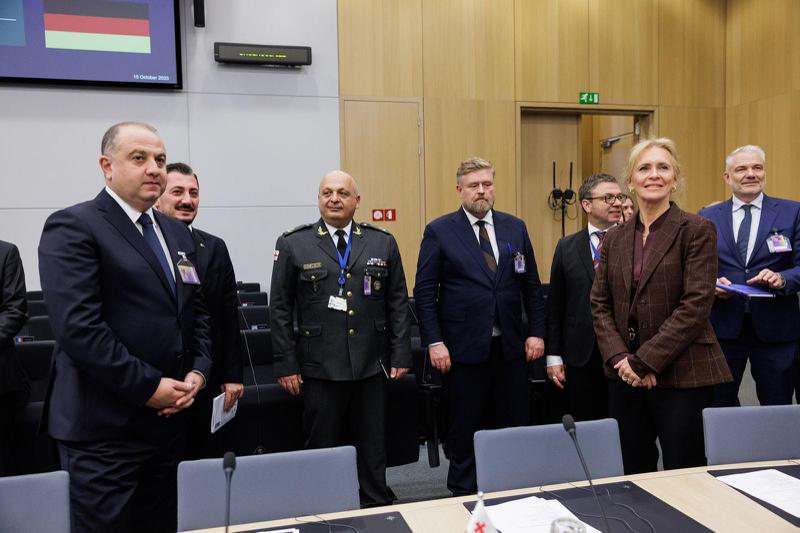 国防部长参加乌克兰国防联络小组会议（Ramstein 格式）。