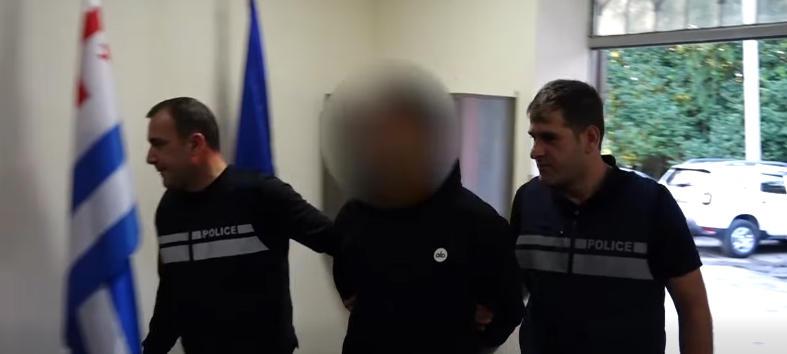 内务部：阿贾拉警察以毒品相关指控逮捕两人 - 缴获大量毒品