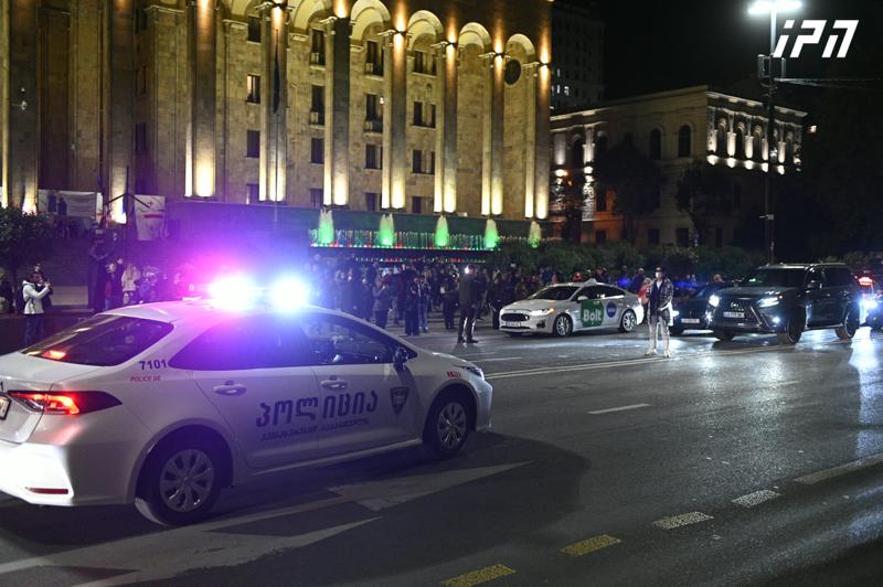 Kakhaber Kvekveskiri 被指控阻塞道路，被判处14天的行政拘留。