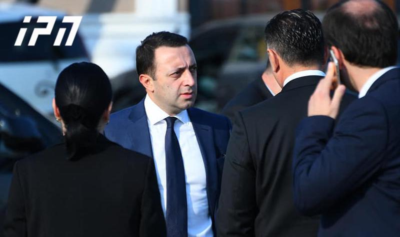 检察官办公室要求Irakli Gharibashvili提供100万格鲁吉亚拉里的保释金，同时没收他的格鲁吉亚护照，并禁止他离开国家。