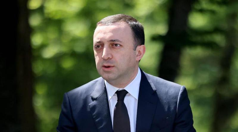 当被问及是否同意保释请求和使用限制措施时，Irakli Gharibashvili 对法官说：“我当然同意。”