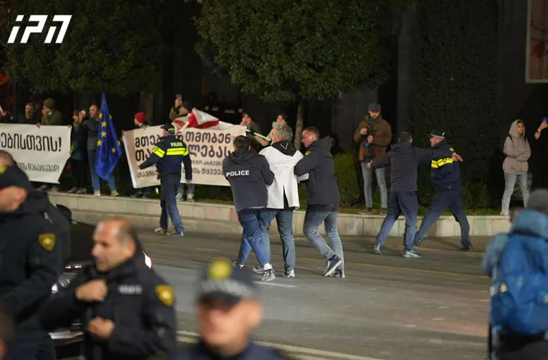 Police prevent protesters from blocking roadway on Rustaveli Avenue - one person arrested